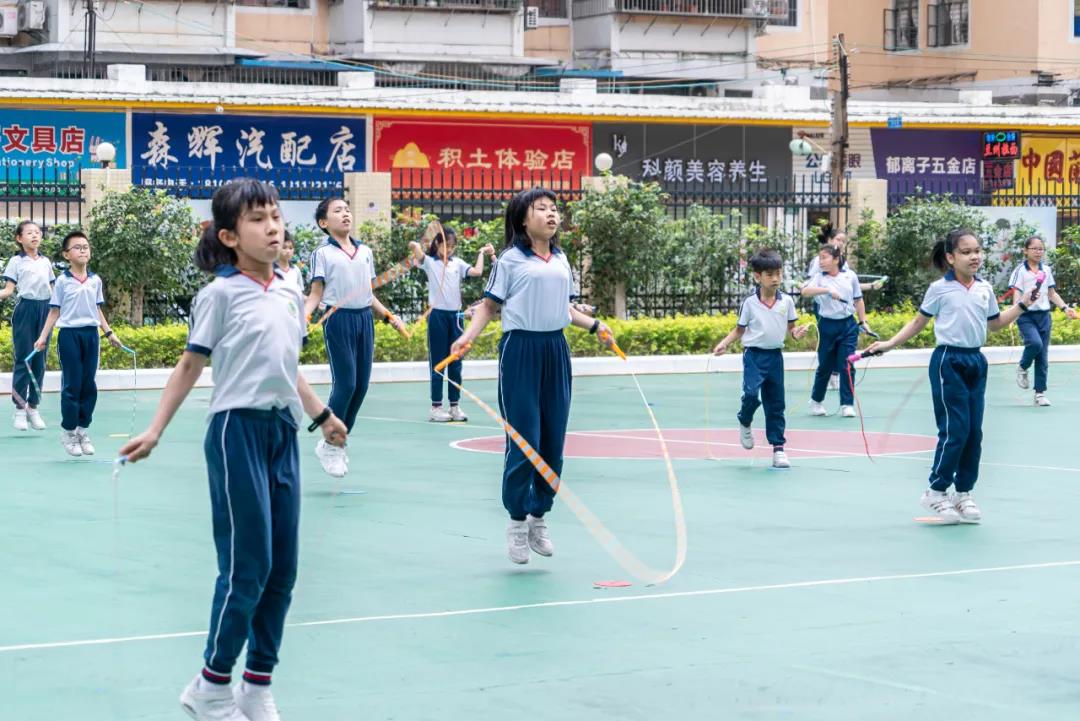 廣州市海珠區(qū)怡樂路小學會場體育課.jpg